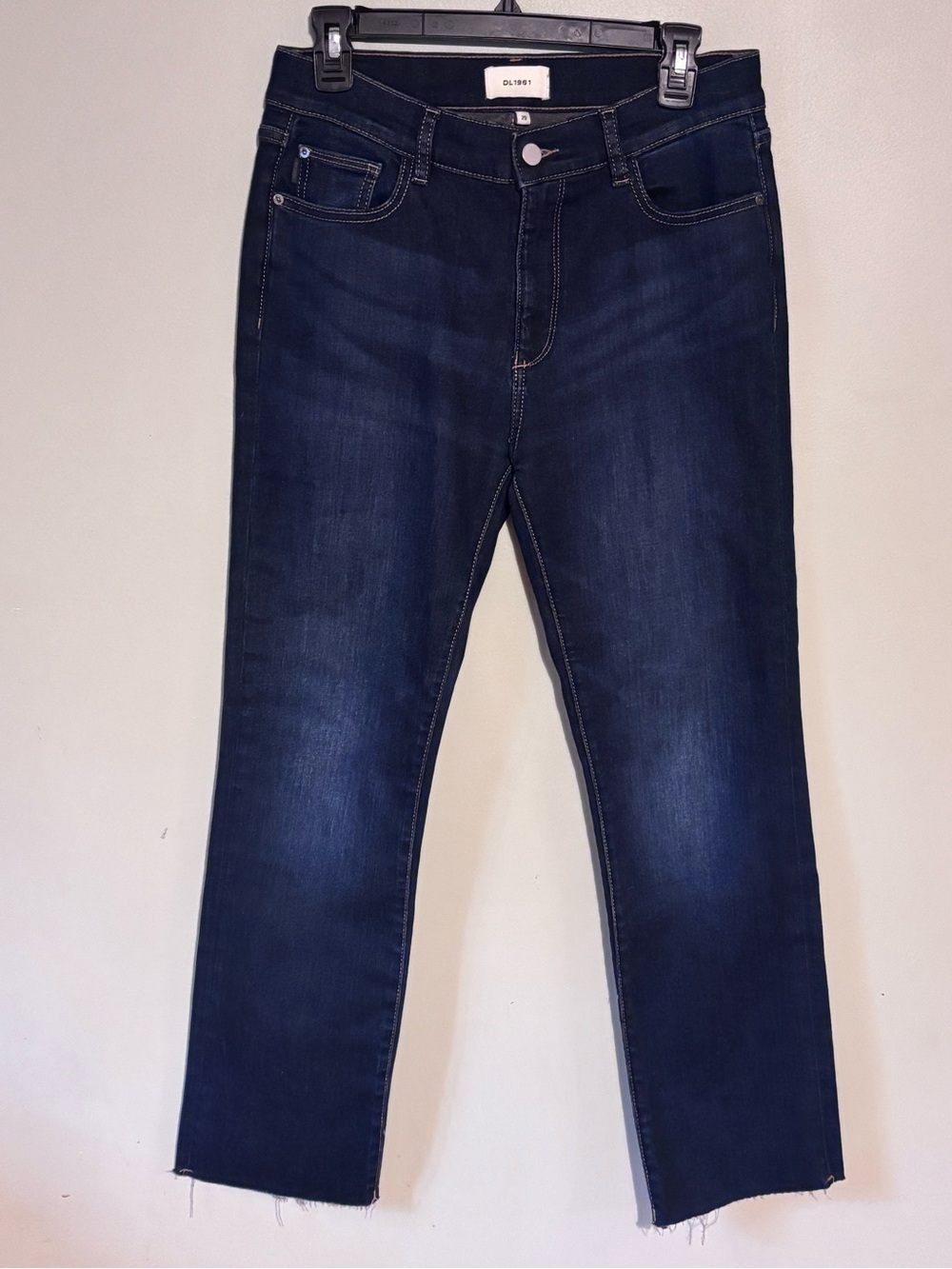 DL1961 women’s Mara Dark Blue Straight ankle length Jeans size 29